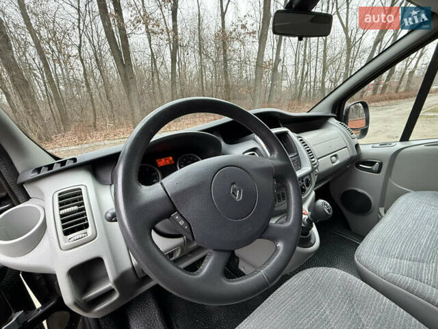 Черный Рено Трафик, объемом двигателя 2 л и пробегом 177 тыс. км за 16800 $, фото 28 на Automoto.ua