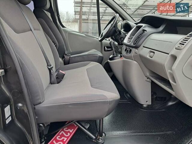 Чорний Рено Трафік, об'ємом двигуна 2 л та пробігом 268 тис. км за 13800 $, фото 34 на Automoto.ua