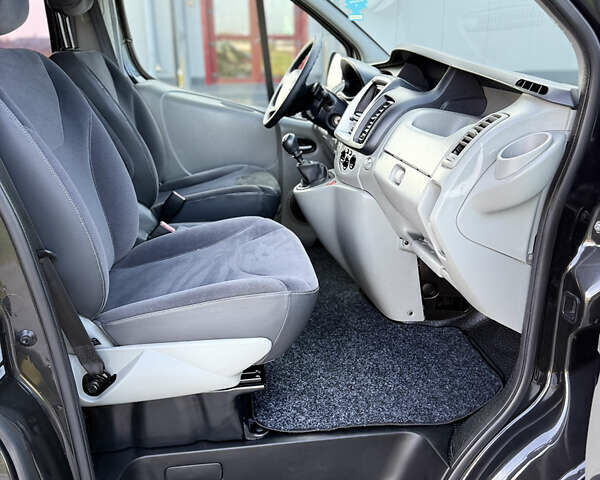 Черный Рено Трафик, объемом двигателя 2 л и пробегом 283 тыс. км за 15750 $, фото 19 на Automoto.ua