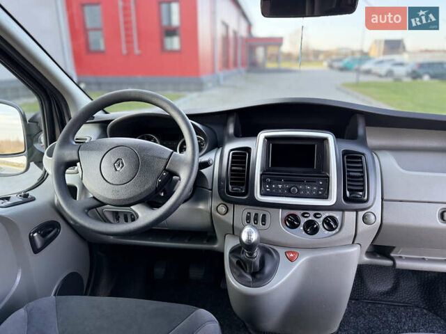 Черный Рено Трафик, объемом двигателя 2 л и пробегом 283 тыс. км за 15750 $, фото 26 на Automoto.ua