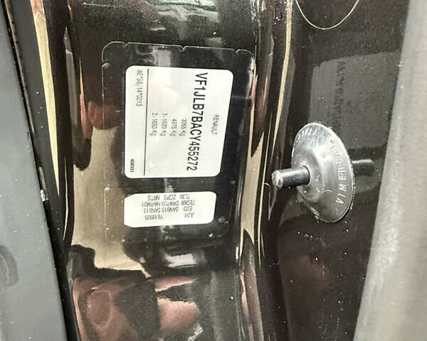 Черный Рено Трафик, объемом двигателя 2 л и пробегом 177 тыс. км за 16800 $, фото 38 на Automoto.ua