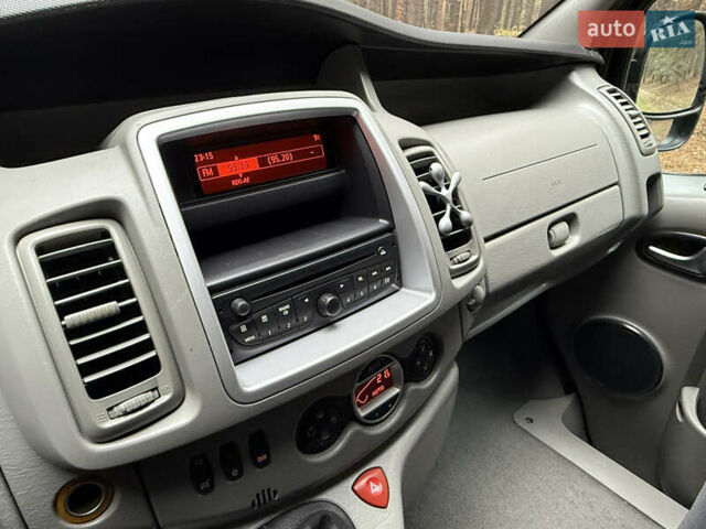 Черный Рено Трафик, объемом двигателя 2 л и пробегом 193 тыс. км за 18800 $, фото 82 на Automoto.ua