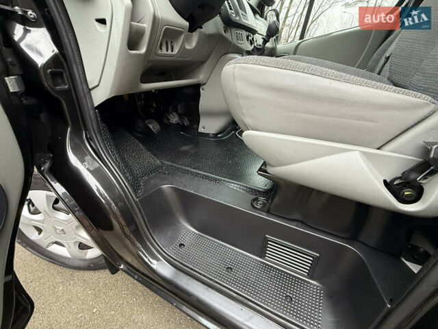 Черный Рено Трафик, объемом двигателя 2 л и пробегом 177 тыс. км за 16800 $, фото 31 на Automoto.ua