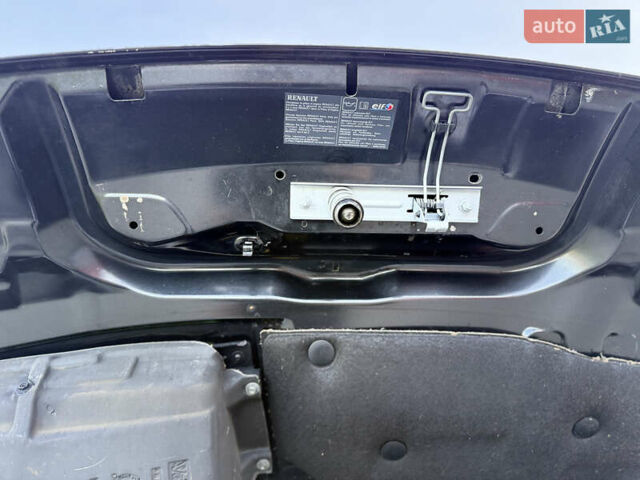 Черный Рено Трафик, объемом двигателя 2 л и пробегом 283 тыс. км за 15750 $, фото 36 на Automoto.ua