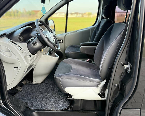 Черный Рено Трафик, объемом двигателя 2 л и пробегом 283 тыс. км за 15750 $, фото 12 на Automoto.ua