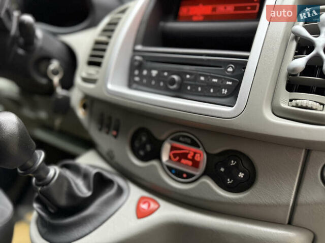 Черный Рено Трафик, объемом двигателя 2 л и пробегом 193 тыс. км за 18800 $, фото 44 на Automoto.ua