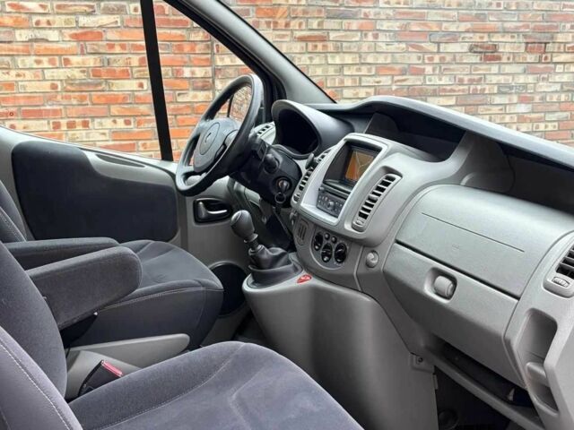 Черный Рено Трафик, объемом двигателя 2 л и пробегом 175 тыс. км за 8400 $, фото 14 на Automoto.ua