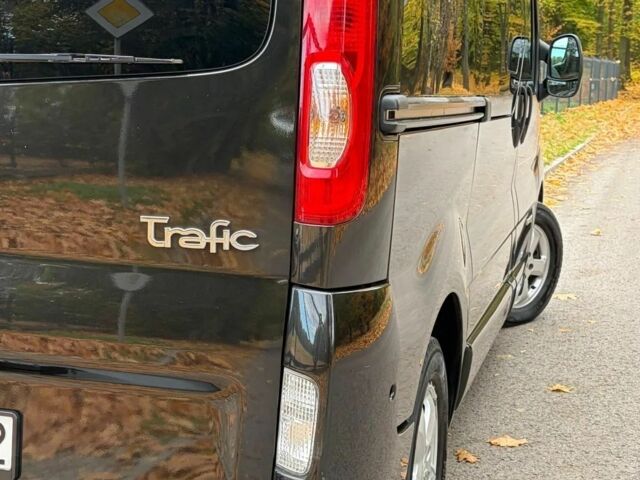 Чорний Рено Трафік, об'ємом двигуна 2 л та пробігом 175 тис. км за 8200 $, фото 9 на Automoto.ua