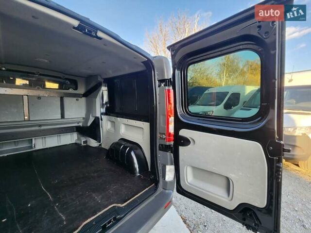 Черный Рено Трафик, объемом двигателя 2 л и пробегом 232 тыс. км за 15500 $, фото 16 на Automoto.ua