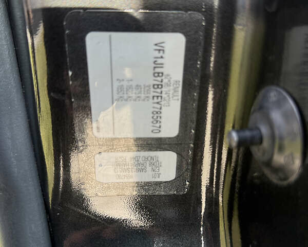 Черный Рено Трафик, объемом двигателя 2 л и пробегом 283 тыс. км за 16300 $, фото 27 на Automoto.ua