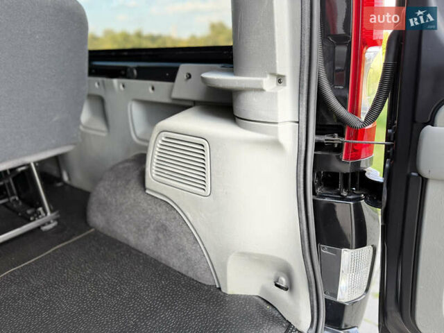 Черный Рено Трафик, объемом двигателя 2 л и пробегом 271 тыс. км за 15950 $, фото 38 на Automoto.ua