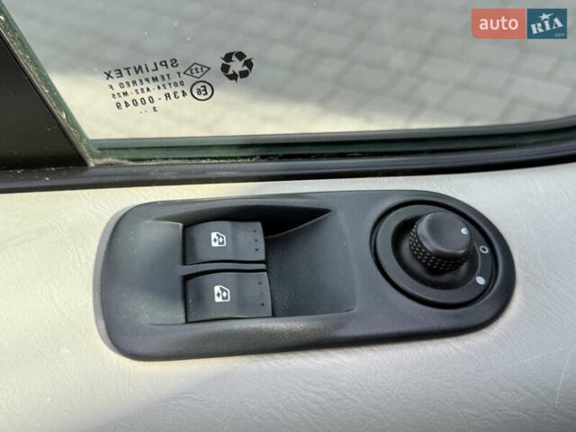 Рено Трафик 2014 в Стрые на Automoto.ua Черный Рено Трафик, объемом двигателя 2 л и пробегом 266 тыс. км за 16900 $, фото 44 на Automoto.ua