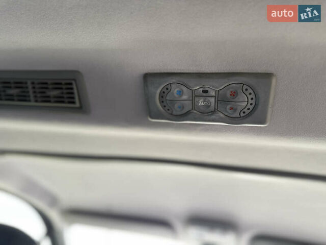 Черный Рено Трафик, объемом двигателя 2 л и пробегом 271 тыс. км за 16500 $, фото 31 на Automoto.ua