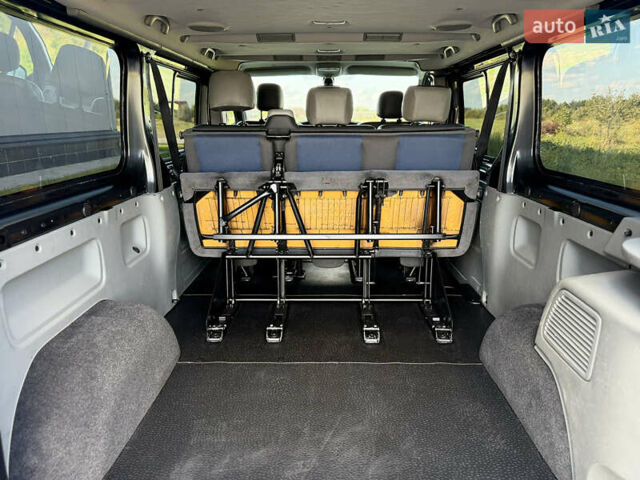 Черный Рено Трафик, объемом двигателя 2 л и пробегом 271 тыс. км за 15950 $, фото 40 на Automoto.ua