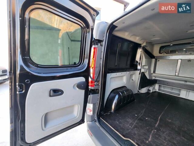 Черный Рено Трафик, объемом двигателя 2 л и пробегом 232 тыс. км за 15500 $, фото 14 на Automoto.ua