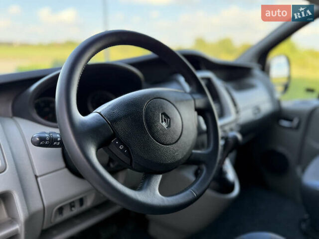 Черный Рено Трафик, объемом двигателя 2 л и пробегом 271 тыс. км за 15950 $, фото 19 на Automoto.ua