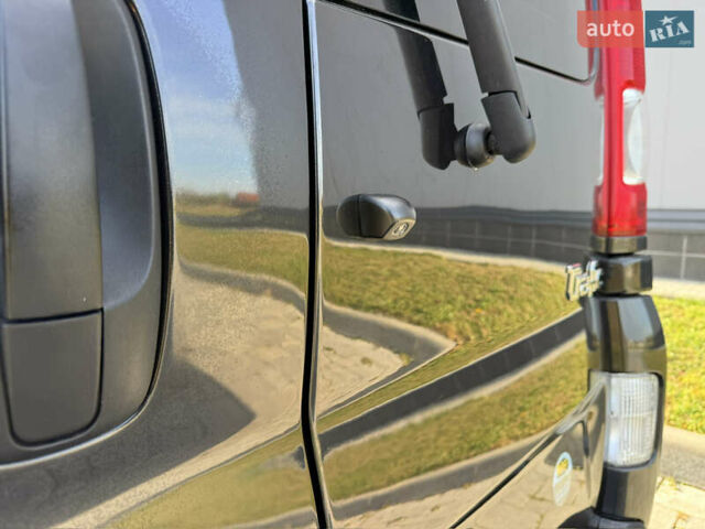 Черный Рено Трафик, объемом двигателя 2 л и пробегом 271 тыс. км за 16500 $, фото 36 на Automoto.ua