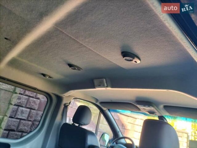 Черный Рено Трафик, объемом двигателя 2 л и пробегом 195 тыс. км за 16900 $, фото 16 на Automoto.ua