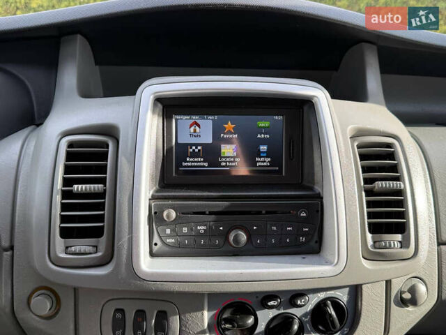 Чорний Рено Трафік, об'ємом двигуна 2 л та пробігом 266 тис. км за 16900 $, фото 45 на Automoto.ua