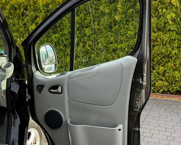 Чорний Рено Трафік, об'ємом двигуна 2 л та пробігом 266 тис. км за 16900 $, фото 37 на Automoto.ua