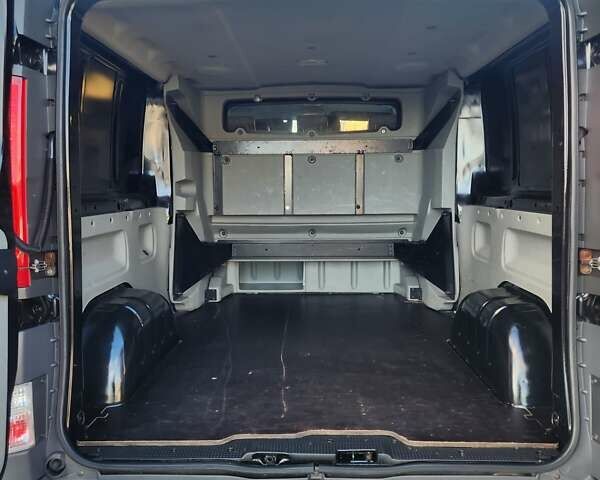 Черный Рено Трафик, объемом двигателя 2 л и пробегом 232 тыс. км за 15500 $, фото 13 на Automoto.ua