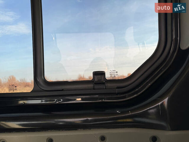 Черный Рено Трафик, объемом двигателя 2 л и пробегом 283 тыс. км за 16300 $, фото 34 на Automoto.ua