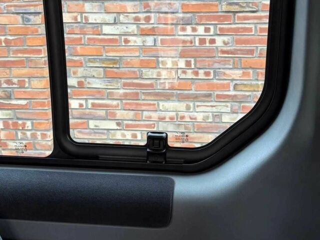 Черный Рено Трафик, объемом двигателя 2 л и пробегом 175 тыс. км за 8400 $, фото 18 на Automoto.ua