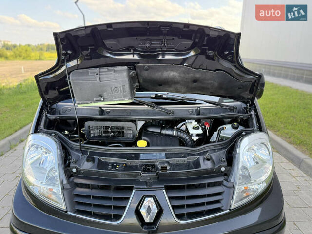 Черный Рено Трафик, объемом двигателя 2 л и пробегом 271 тыс. км за 15950 $, фото 26 на Automoto.ua