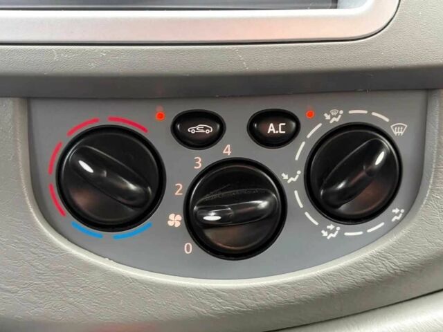 Черный Рено Трафик, объемом двигателя 2 л и пробегом 175 тыс. км за 8400 $, фото 23 на Automoto.ua