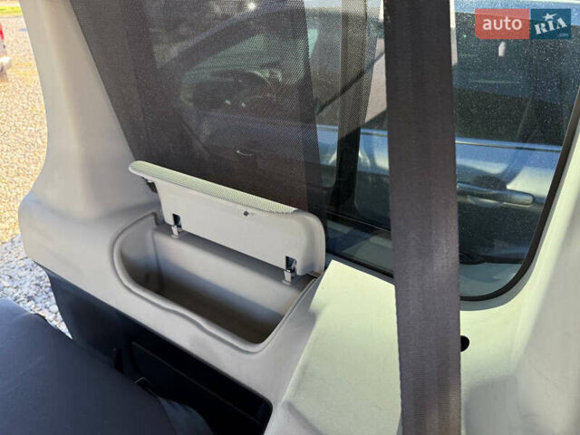 Чорний Рено Трафік, об'ємом двигуна 2 л та пробігом 266 тис. км за 16900 $, фото 28 на Automoto.ua