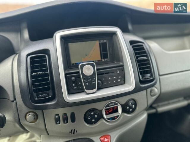 Чорний Рено Трафік, об'ємом двигуна 2 л та пробігом 237 тис. км за 17333 $, фото 42 на Automoto.ua