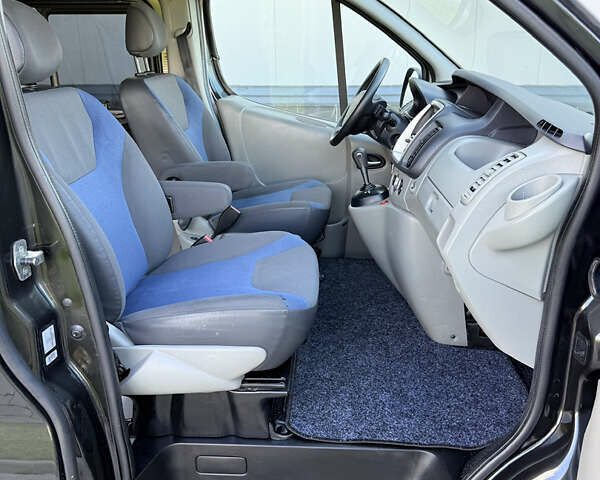 Черный Рено Трафик, объемом двигателя 2 л и пробегом 271 тыс. км за 15950 $, фото 32 на Automoto.ua