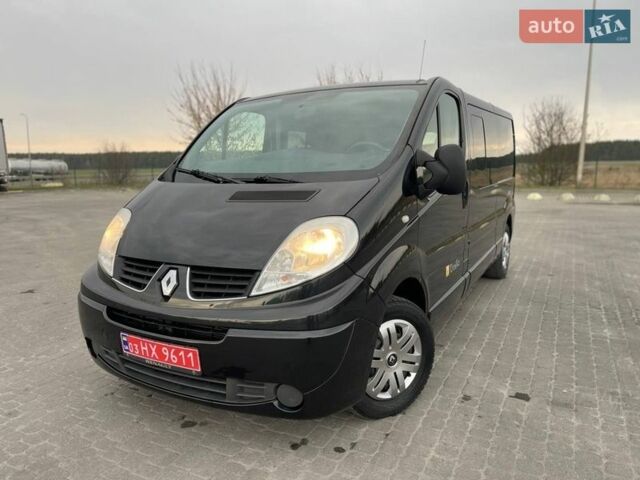 Черный Рено Трафик, объемом двигателя 2 л и пробегом 260 тыс. км за 15300 $, фото 1 на Automoto.ua