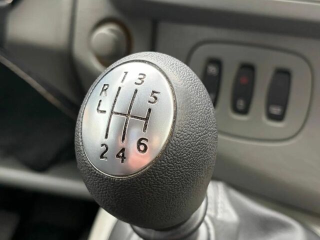 Чорний Рено Трафік, об'ємом двигуна 2 л та пробігом 175 тис. км за 8200 $, фото 18 на Automoto.ua