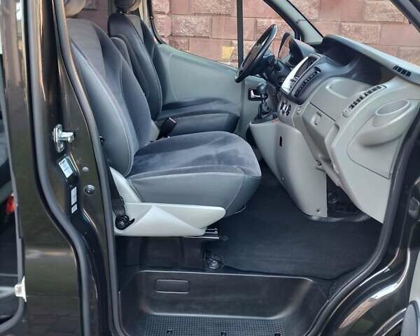 Черный Рено Трафик, объемом двигателя 2 л и пробегом 195 тыс. км за 16900 $, фото 12 на Automoto.ua