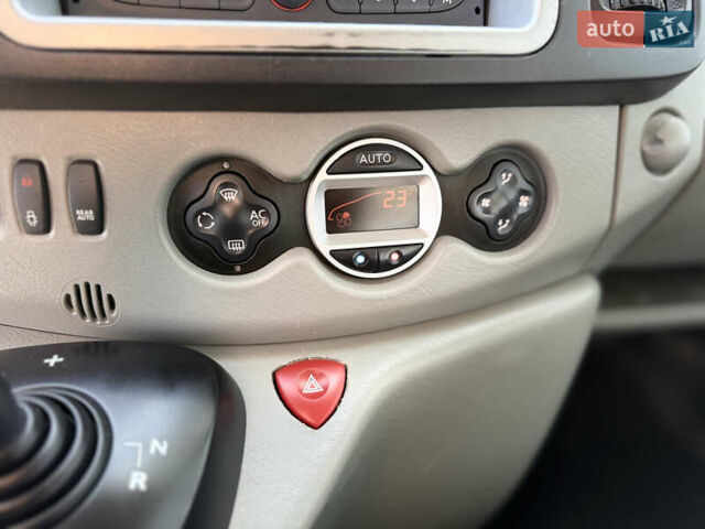 Черный Рено Трафик, объемом двигателя 2 л и пробегом 283 тыс. км за 16300 $, фото 22 на Automoto.ua