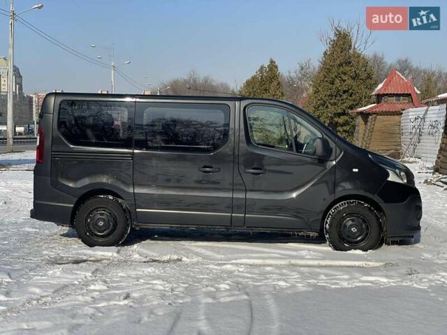 Черный Рено Трафик, объемом двигателя 1.6 л и пробегом 237 тыс. км за 14999 $, фото 10 на Automoto.ua