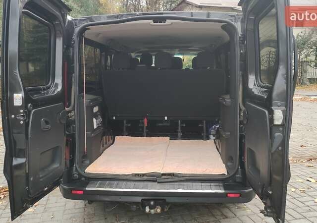 Чорний Рено Трафік, об'ємом двигуна 1.6 л та пробігом 190 тис. км за 15650 $, фото 90 на Automoto.ua