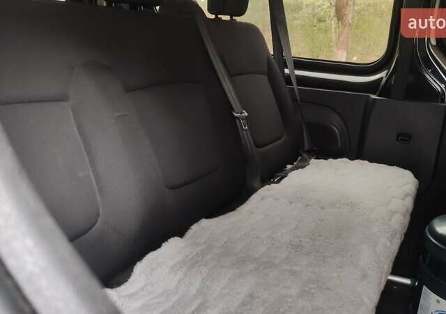 Чорний Рено Трафік, об'ємом двигуна 1.6 л та пробігом 190 тис. км за 15650 $, фото 89 на Automoto.ua