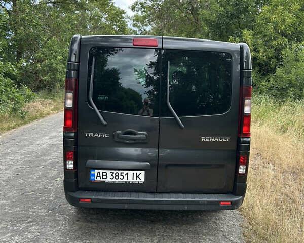 Черный Рено Трафик, объемом двигателя 1.6 л и пробегом 313 тыс. км за 15200 $, фото 14 на Automoto.ua