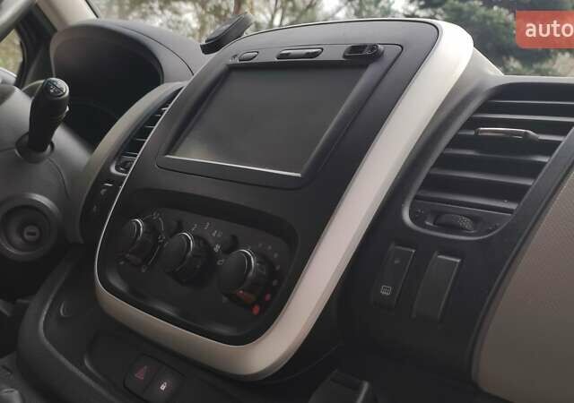 Чорний Рено Трафік, об'ємом двигуна 1.6 л та пробігом 190 тис. км за 15650 $, фото 80 на Automoto.ua