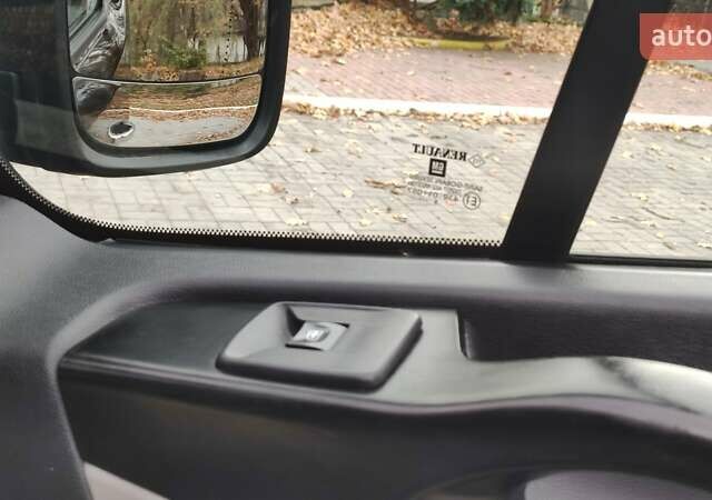 Чорний Рено Трафік, об'ємом двигуна 1.6 л та пробігом 190 тис. км за 15650 $, фото 79 на Automoto.ua