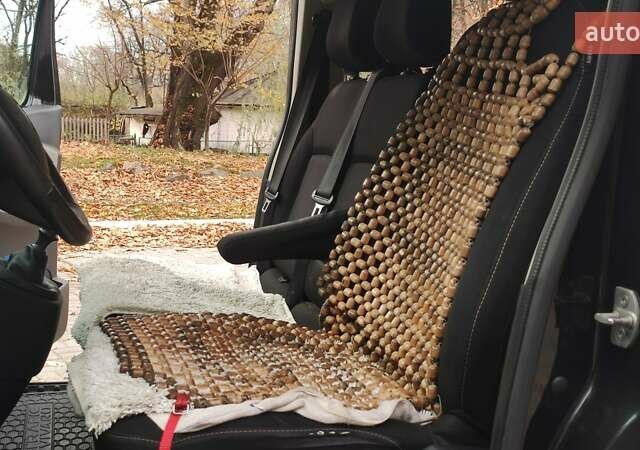 Чорний Рено Трафік, об'ємом двигуна 1.6 л та пробігом 190 тис. км за 15650 $, фото 81 на Automoto.ua