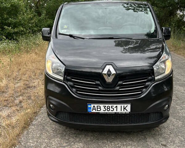 Черный Рено Трафик, объемом двигателя 1.6 л и пробегом 313 тыс. км за 15200 $, фото 2 на Automoto.ua