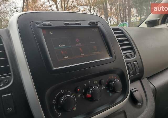 Чорний Рено Трафік, об'ємом двигуна 1.6 л та пробігом 190 тис. км за 15650 $, фото 93 на Automoto.ua