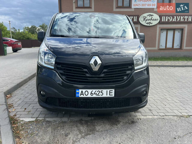 Черный Рено Трафик, объемом двигателя 1.6 л и пробегом 280 тыс. км за 14600 $, фото 2 на Automoto.ua
