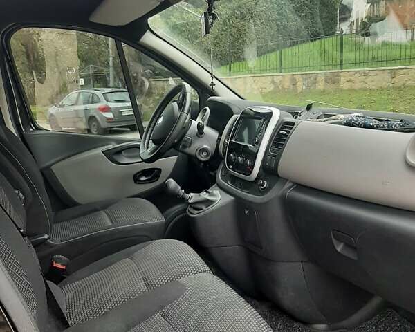 Чорний Рено Трафік, об'ємом двигуна 1.6 л та пробігом 185 тис. км за 16190 $, фото 3 на Automoto.ua