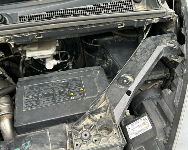 Черный Рено Трафик, объемом двигателя 1.6 л и пробегом 313 тыс. км за 15200 $, фото 45 на Automoto.ua