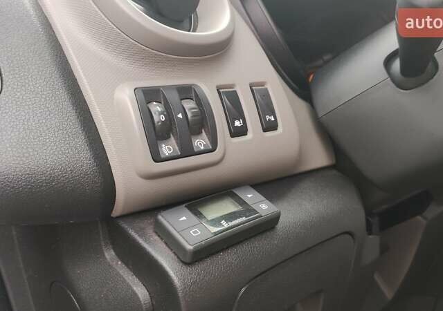 Чорний Рено Трафік, об'ємом двигуна 1.6 л та пробігом 190 тис. км за 15650 $, фото 74 на Automoto.ua