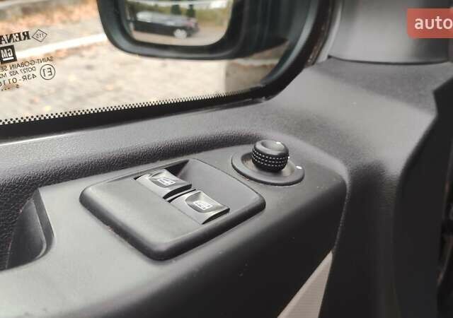 Чорний Рено Трафік, об'ємом двигуна 1.6 л та пробігом 190 тис. км за 15650 $, фото 73 на Automoto.ua